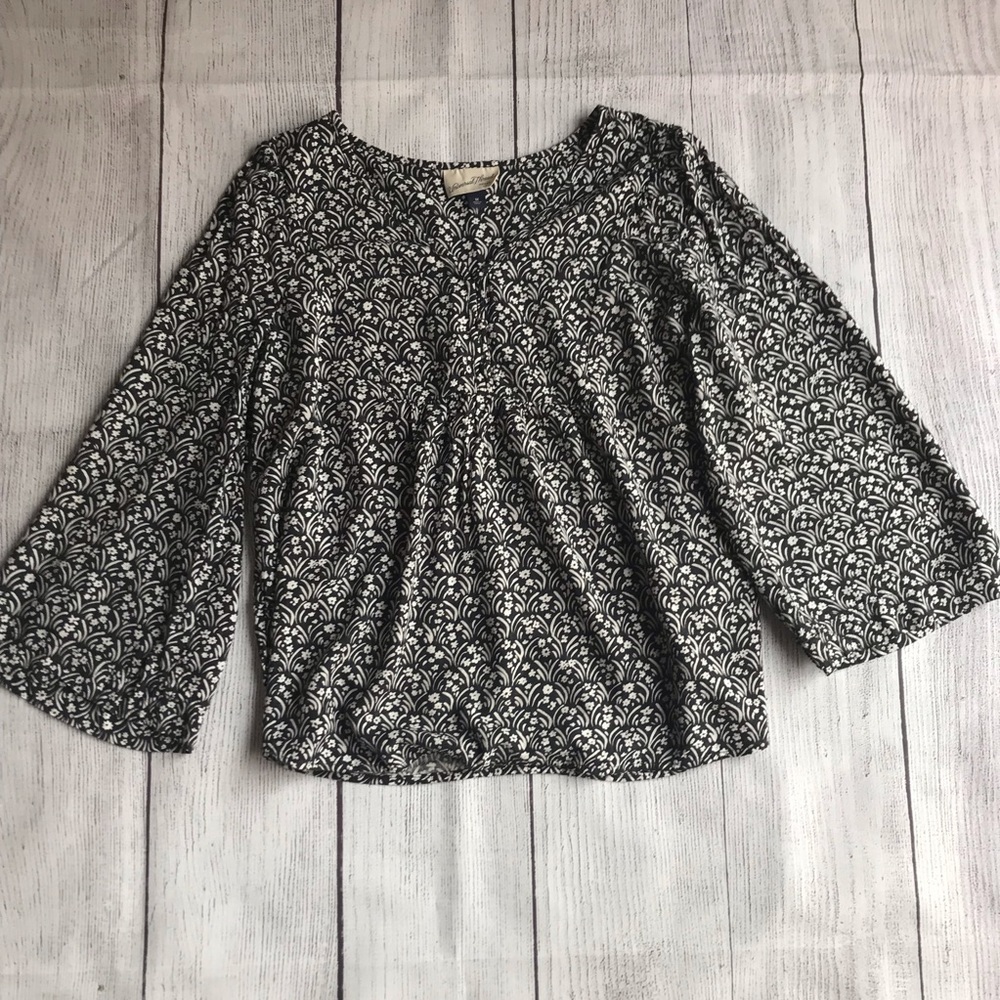 Universal Thread Floral Black & White Blouse